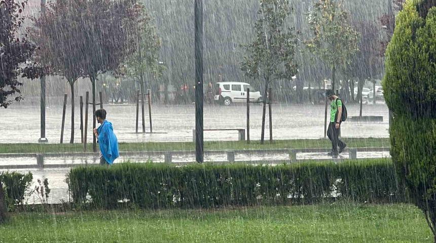 D&uuml;zce ve Zonguldak i&ccedil;in kuvvetli yağış uyarısı