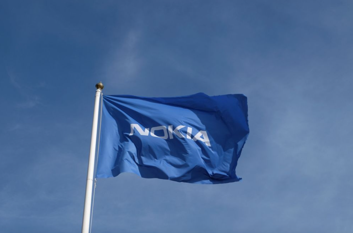 Bir d&ouml;nemin sağlam telefonlarıyla hafızalara kazınan markası Nokia artık telefon &uuml;retmiyor. Peki bu şirket g&uuml;n&uuml;m&uuml;zde ne iş yaparak ayakta kalıyor?