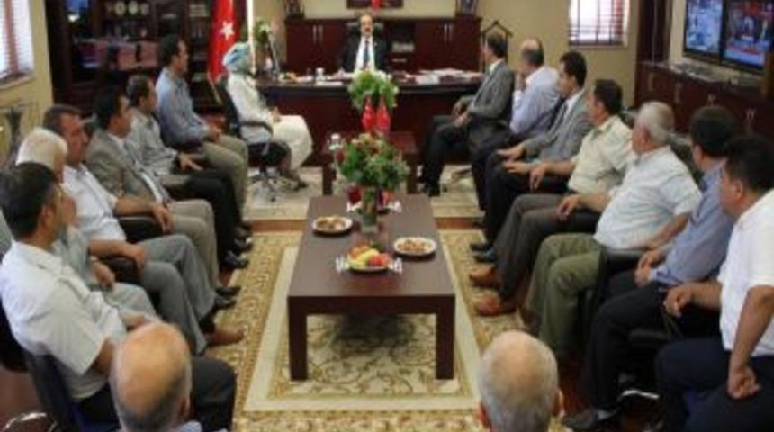 AK Parti heyeti Vali Coş'u ziyaret etti