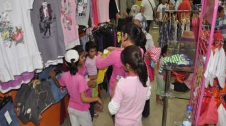 Siirt İnsani Yardım Derneği'nden &ouml;ğrencilere kırtasiye desteği