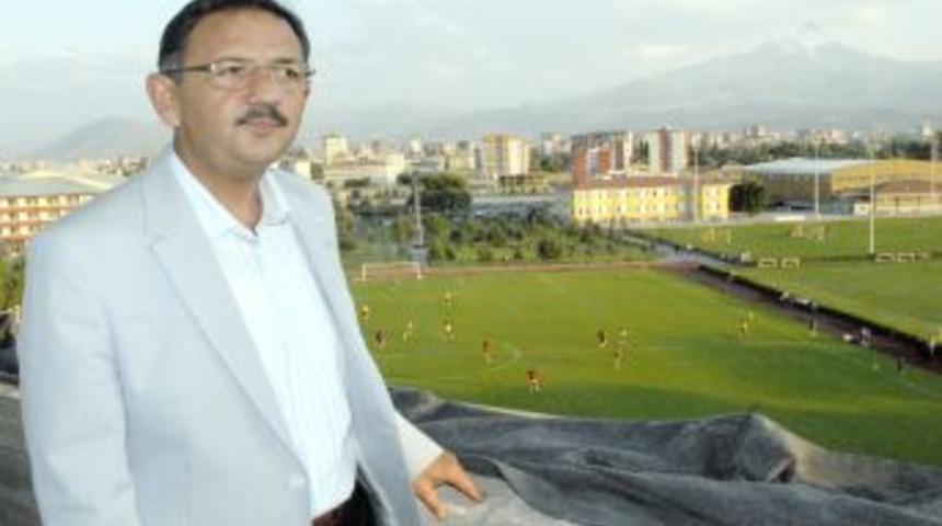 Kayserispor Onursal başkanı Mehmet &Ouml;zhaseki: Futbol d&uuml;nyası g&uuml;nahkar d&uuml;nya