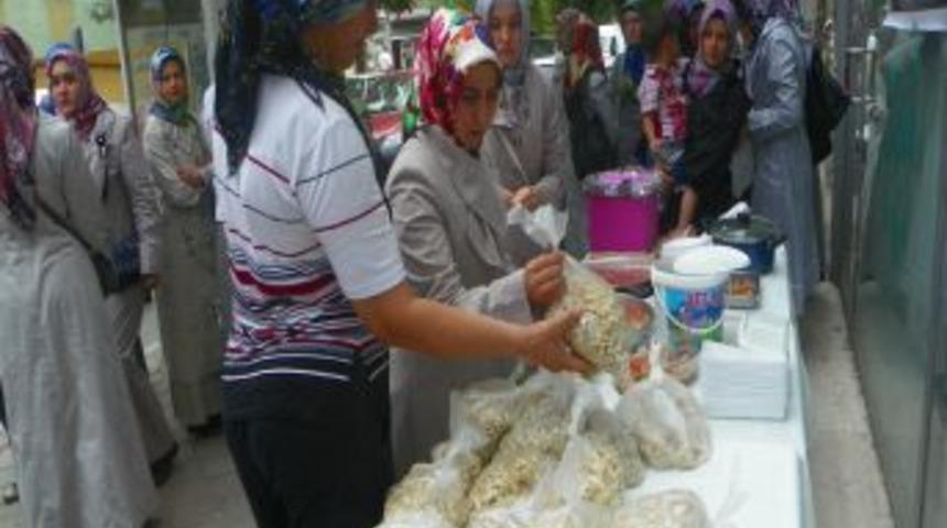 Ev hanımları Somali i&ccedil;in ocağın başına ge&ccedil;ti