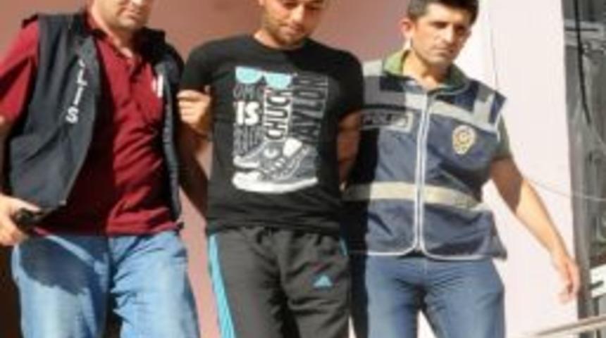 Hırsızlık ş&uuml;phelisi saklandığı aracın altında yakalandı