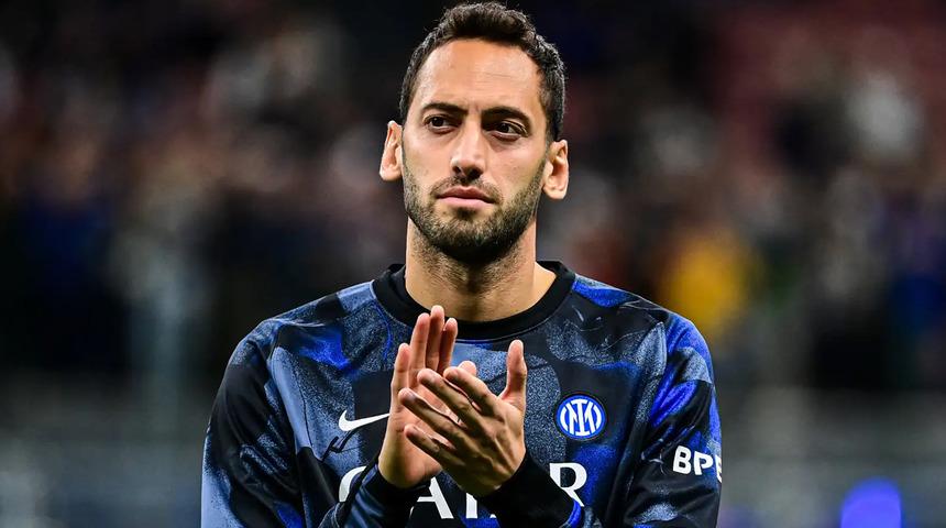 Hakan &Ccedil;alhanoğlu'ndan s&uuml;rpriz! Ezeli rakip devreye girdi