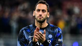 Hakan Çalhanoğlu'ndan sürpriz! Ezeli rakip devreye girdi
