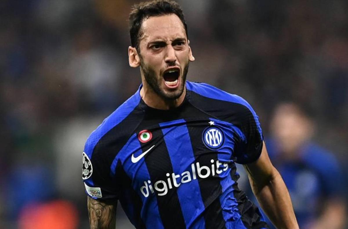 Hakan Çalhanoğlu ndan sürpriz! Ezeli rakip devreye girdi 2