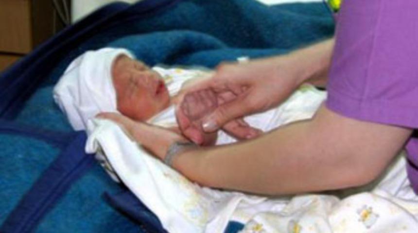 5 aylık bebek okul bah&ccedil;esine terk edildi