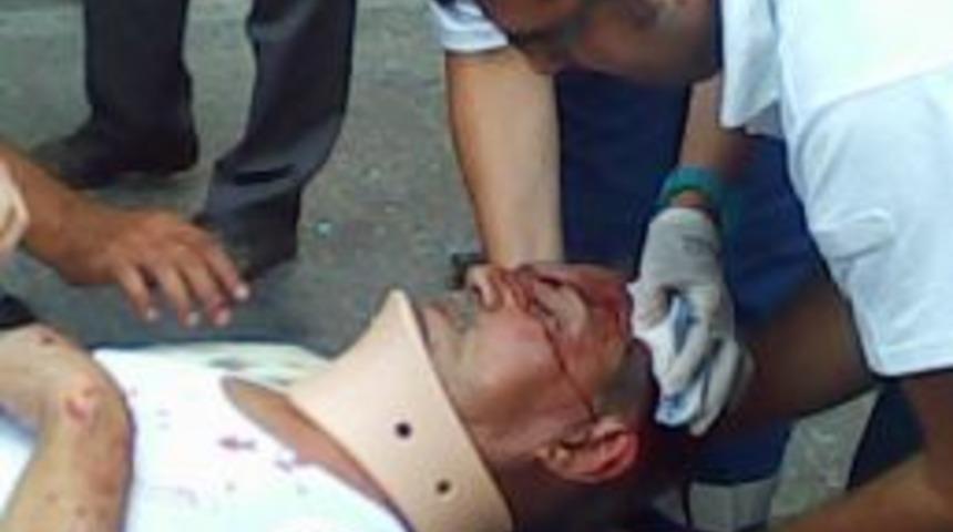 Yaşlı adam yolun karşısına ge&ccedil;emedi