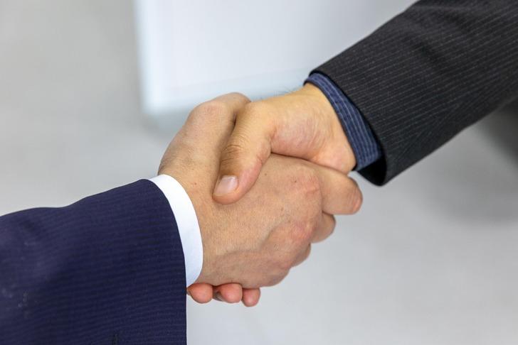 Şirketlerin son t&uuml;keticiye değil de doğrudan diğer şirketlere &uuml;r&uuml;n veya hizmet sattığı iş modeline ne ad verilir?