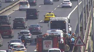 15 Temmuz Şehitler Köprüsü’nde metrobüs ile motosiklet kazaya karıştı: 1 yaralı