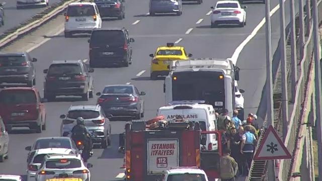 15 Temmuz Şehitler Köprüsü’nde metrobüs ile motosiklet kazaya karıştı: 1 yaralı