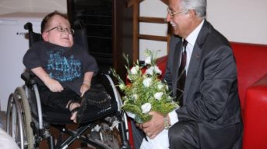 Bedensel engelli &Uuml;nal: Enerjimi b&uuml;y&uuml;kşehir belediyesinde kullanmak istiyorum