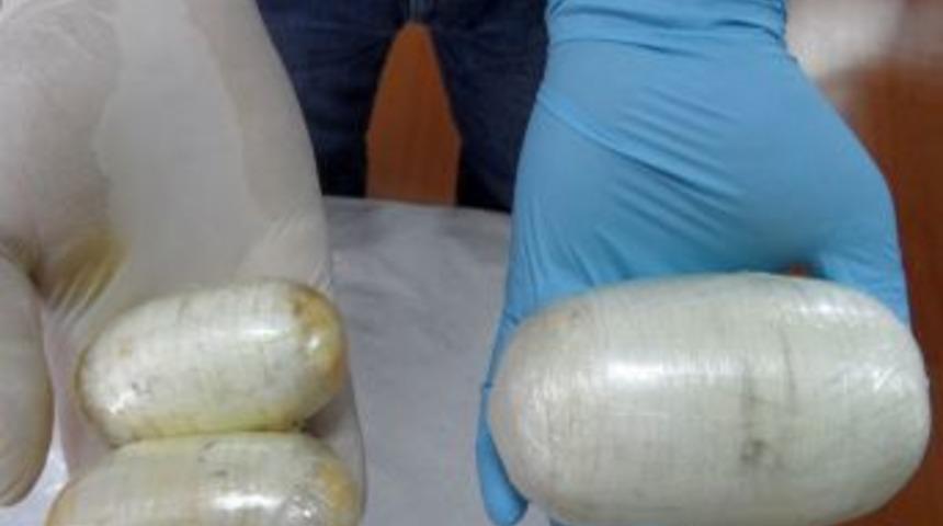 &Uuml;&ccedil; &ccedil;ocuklu kadın yarım kilo kokain ile yakalandı