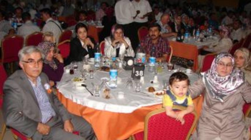 Denizli Kimse Yok Mu g&ouml;n&uuml;ll&uuml;leri Somali&rsquo;ye 201 bin lira g&ouml;nderdi