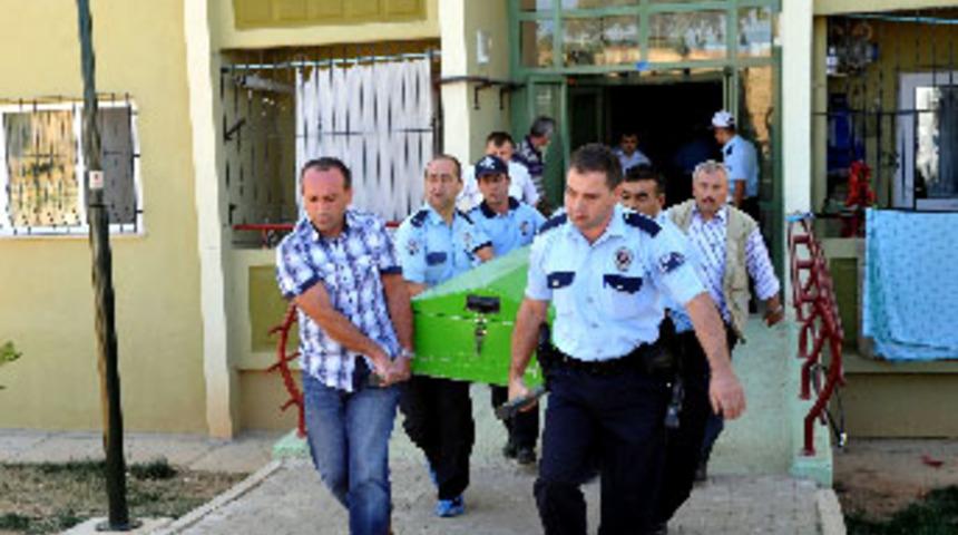 Polis memuru oğlunu &ouml;ld&uuml;r&uuml;p intihar etti