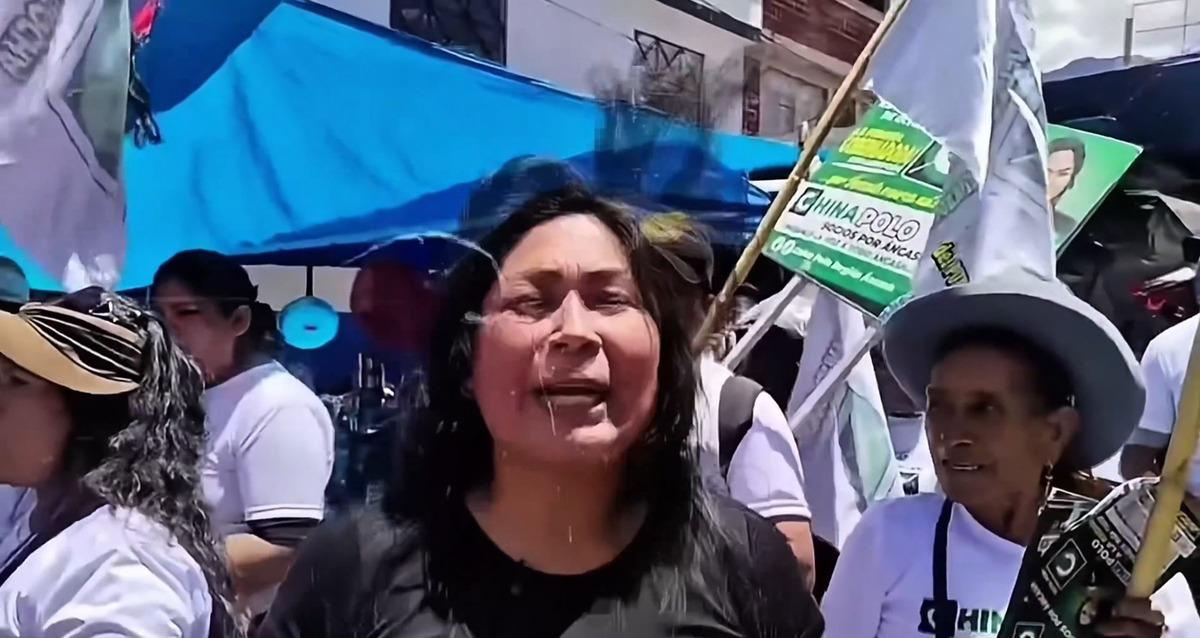 Dehşet anları kamerada! Siyasetçi konuşma yaptığı sırada suikasta uğradı 2
