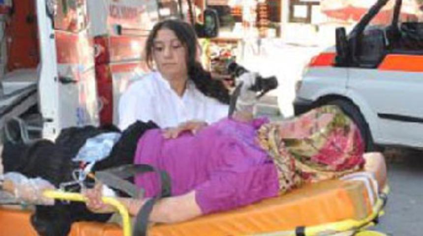 Durakta doğum yaptı