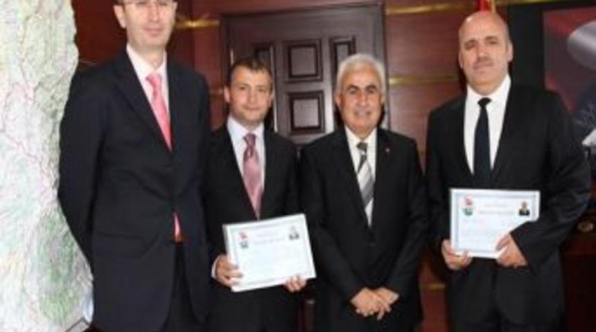 Giresun Valisi Şahin'den 7 kamu g&ouml;revlisine başarı belgesi