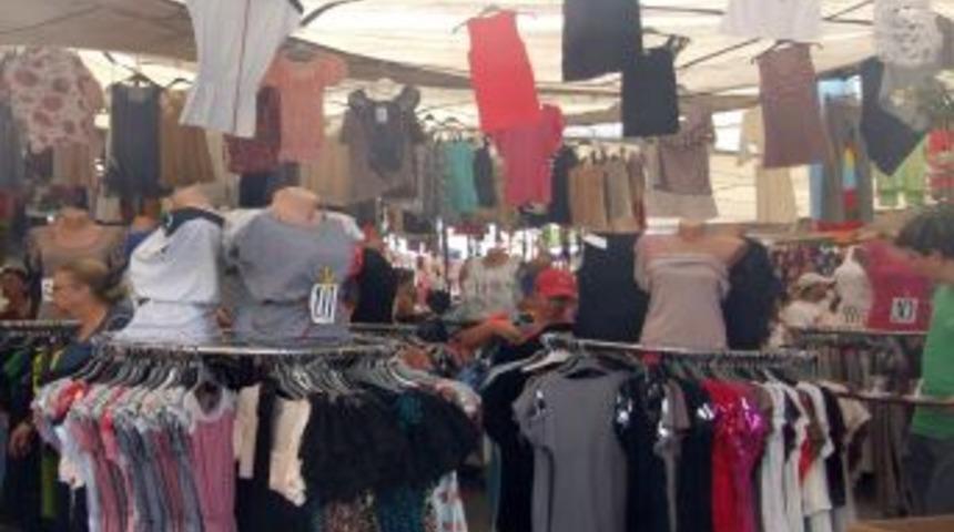 Kuşadası Tekstil Pazarı yabancı turistlere kaldı