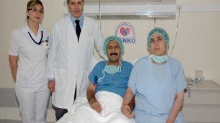 Eşine b&ouml;breğini verdi