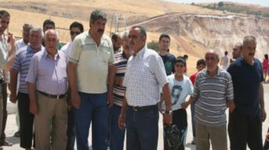 Taş ocağından etkilenen site sakinleri yardım bekliyor