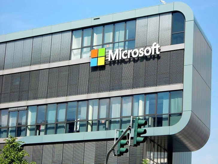 Windows, Office ve OpenAI ortaklığıyla bulutta devleşen Microsoft'un g&uuml;ncel borsa değeri ka&ccedil; seviyesinde?