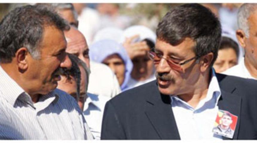 BDP'li Binici ve &Ouml;calan ter&ouml;rist taziyesinde