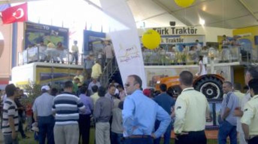 Fiat 480 trakt&ouml;rleri yeni g&ouml;r&uuml;n&uuml;m&uuml;yle g&ouml;r&uuml;c&uuml;ye &ccedil;ıktı