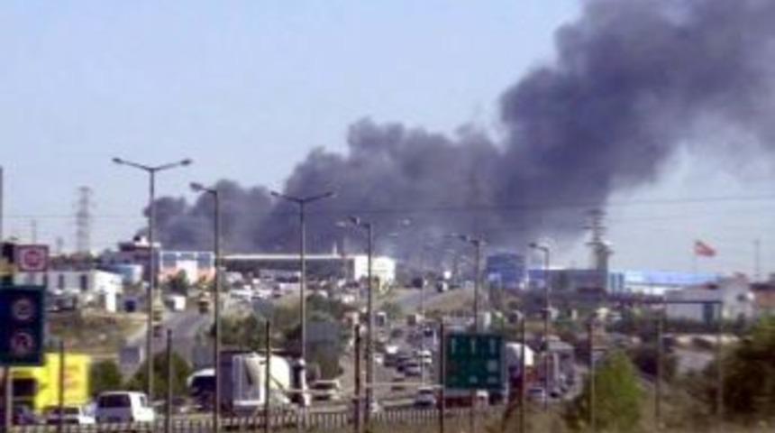 Tuzla'da korkutan yangın kontrol altına alındı