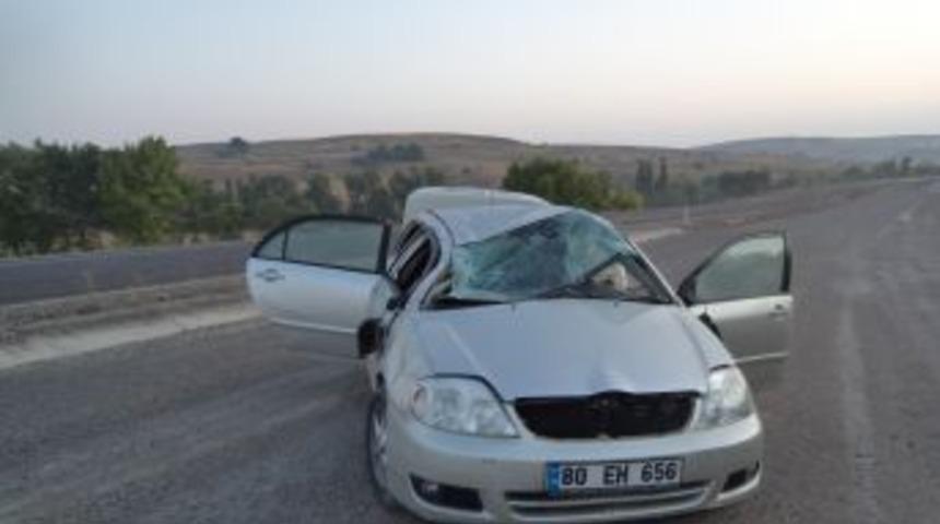 &Ccedil;orum'da ara&ccedil; takla attı, 3 yaralı