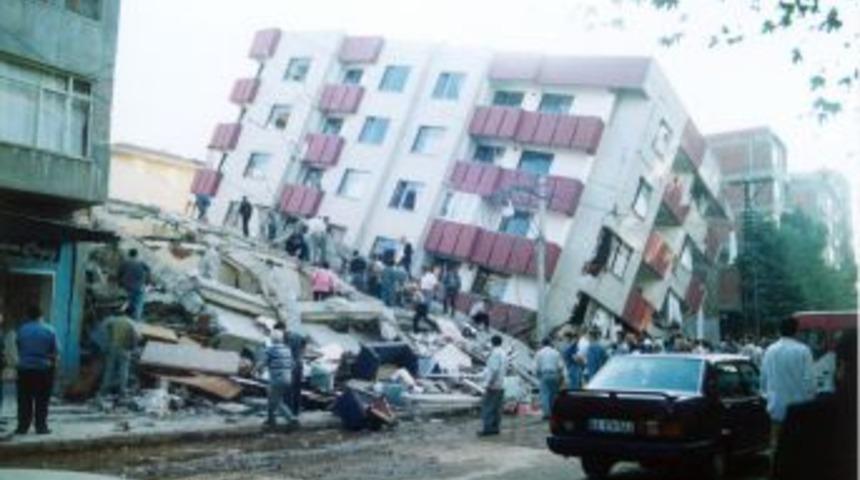 Deprem şehitleri unutulmayacak