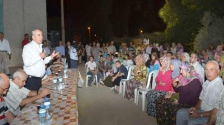 Denizli Belediye Başkanı Zolan, teravihlerden sonra mahalle sohbetine gidiyor