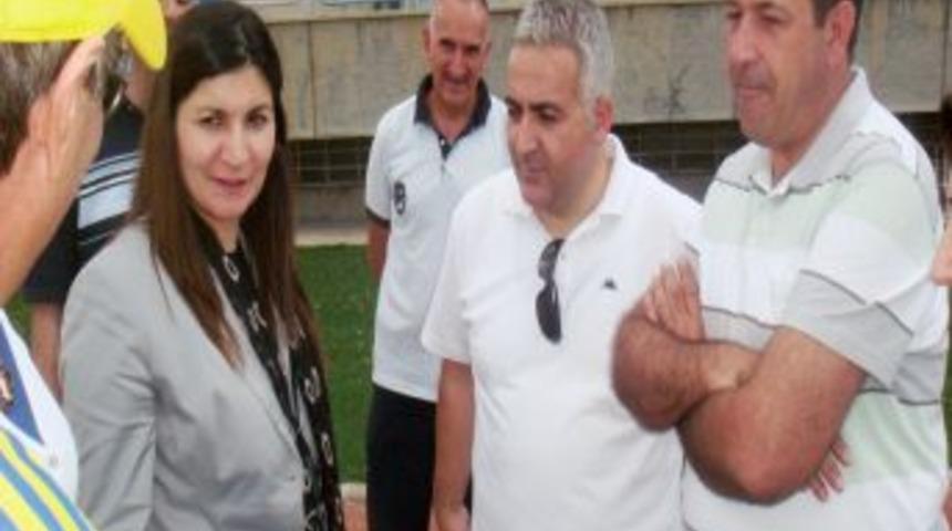 Milletvekili &Ccedil;ığlık&rsquo;tan minik futbolculara ziyaret