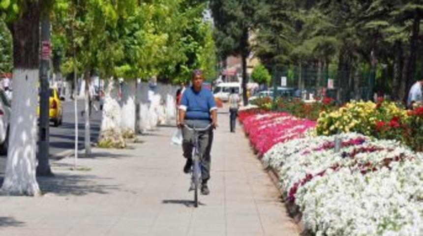 Malatya caddeleri rengarenk oldu