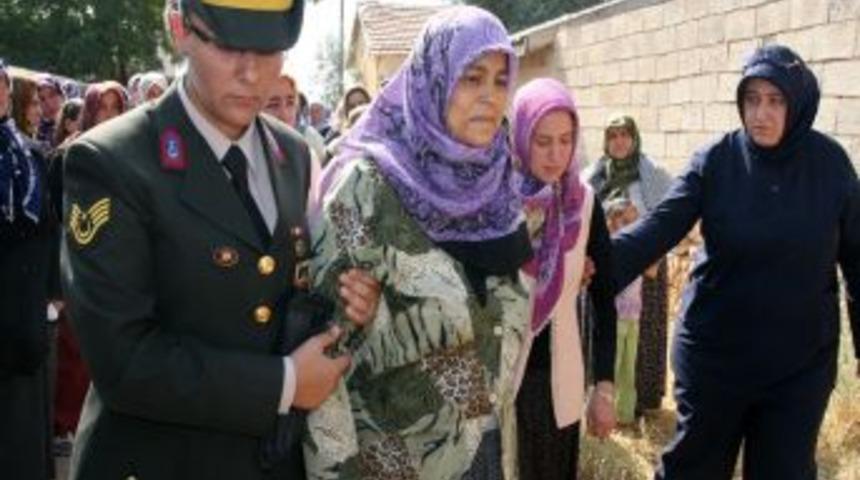 Şehit Er Rıfkı Damar dua ve g&ouml;zyaşlarıyla uğurlandı