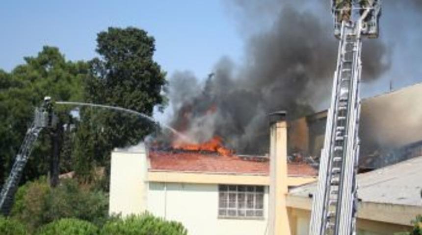 İlkokulda &ccedil;ıkan yangın korkuttu