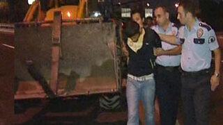 Define aramak için iş makinesi çaldılar