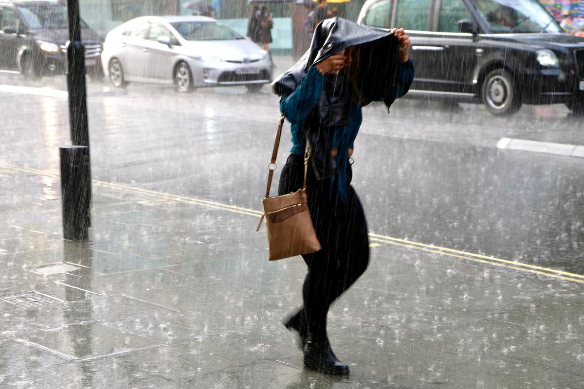 İstanbul&rsquo;da hava bir anda değişecek: AKOM&rsquo;dan sağanak uyarısı 2
