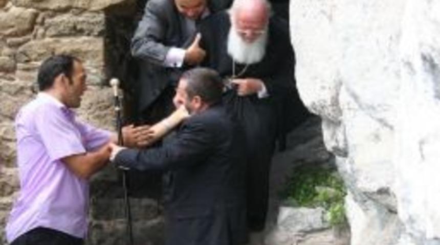 Patrik Bartholomeos&rsquo;un maceralı manastır ziyareti