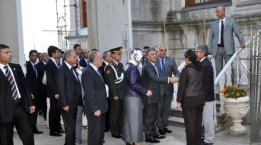 Cumhurbaşkanı G&uuml;l, Resim ve Heykel M&uuml;zesi&rsquo;ni gezdi