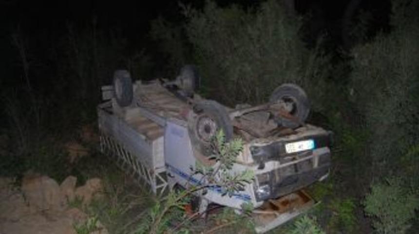 U&ccedil;uruma yuvarlanan aracın şof&ouml;r&uuml; kayıplara karıştı