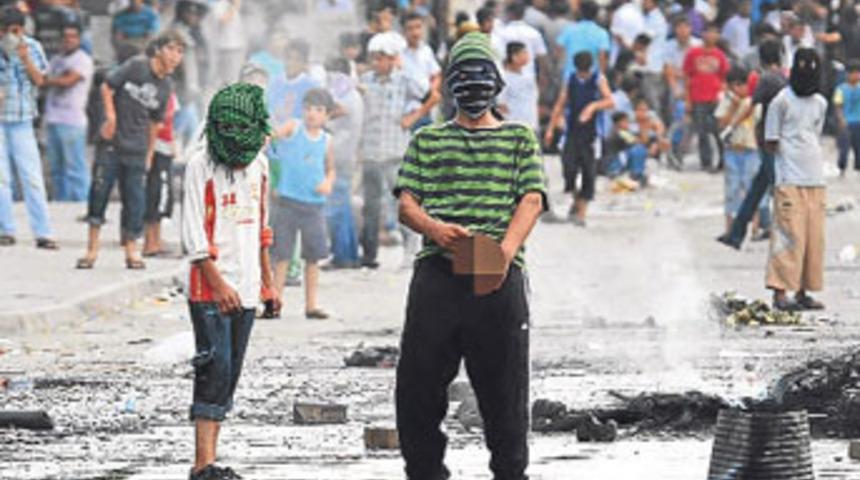 Cinsel organını g&ouml;sterince g&ouml;zaltına alındı