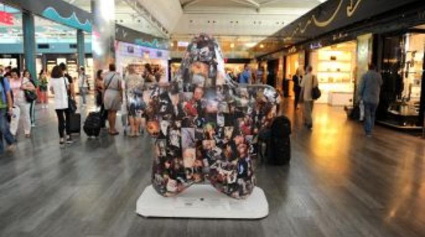 UNICEF&rsquo;in yıldızları Atat&uuml;rk Havalimanı&rsquo;nda