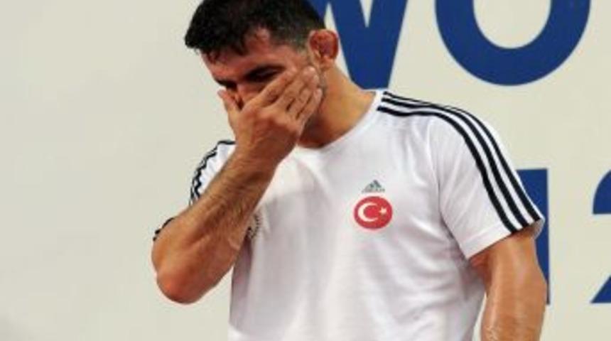 Sel&ccedil;uk &Ccedil;ebi'nin g&ouml;zyaşları trib&uuml;nleri de ağlattı