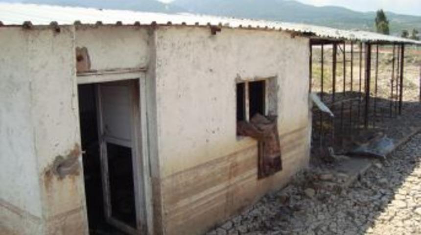 Metruk binaları polis tespit ediyor, belediye yıkıyor