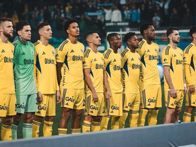 Fenerbah&ccedil;e yıldız ismin ameliyat edildiğini a&ccedil;ıkladı!