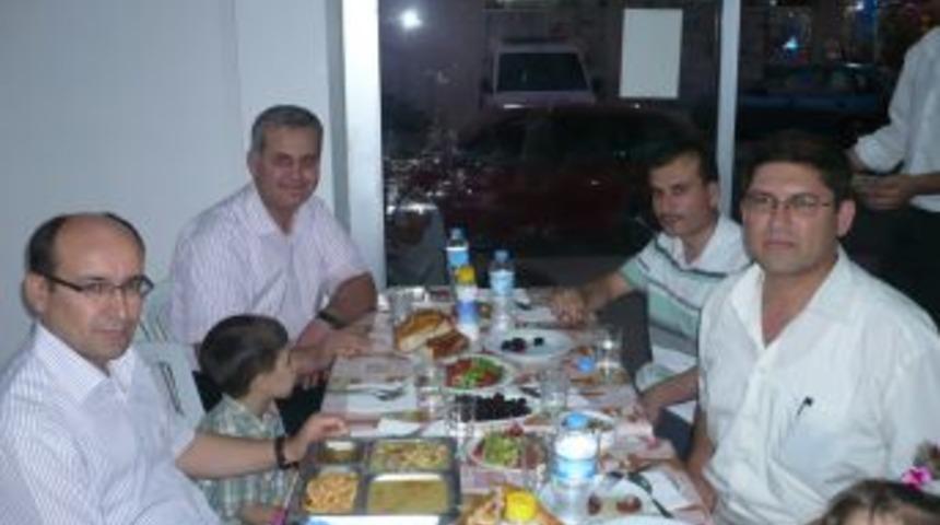 Menderesli işadamları her g&uuml;n 500 kişiyle iftar yapıyor