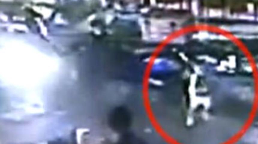 Motosiklet, k&uuml;&ccedil;&uuml;k &ccedil;ocuğa b&ouml;yle &ccedil;arptı