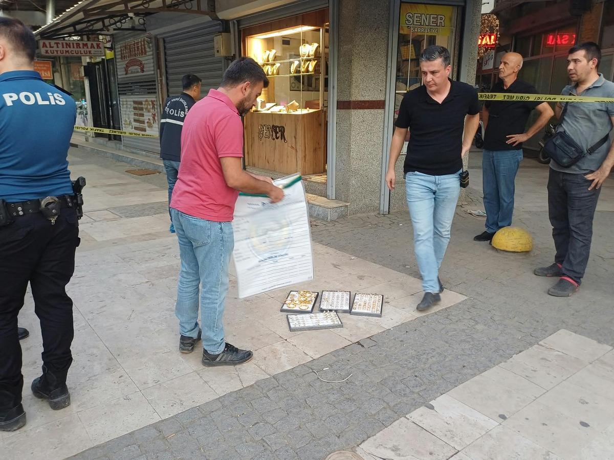 Yer: Manisa! Kuyumcuya silahlı soygun girişimi... Esnaf etkisiz hale getirerek yakaladı 3