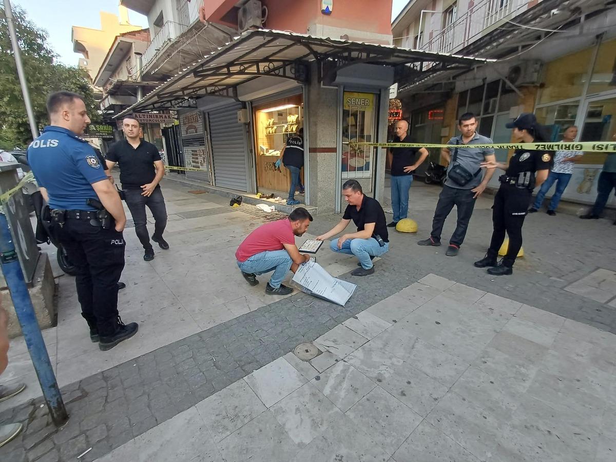 Yer: Manisa! Kuyumcuya silahlı soygun girişimi... Esnaf etkisiz hale getirerek yakaladı 2